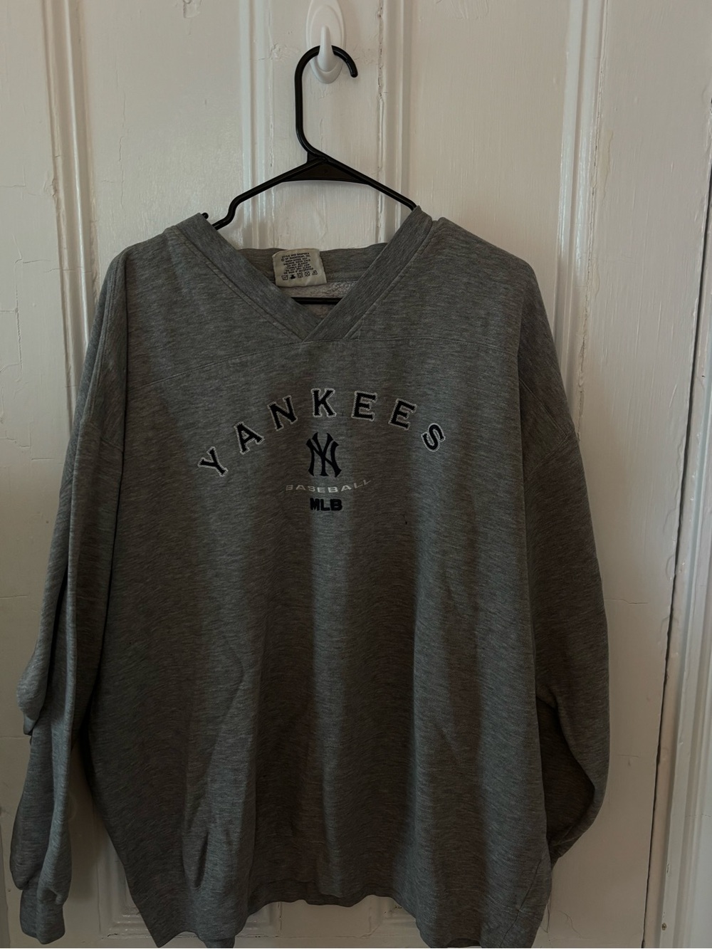 Lee Gray Yankees V-Neck Sweatshirt